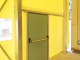 Porta pedonale su copertura in pvc